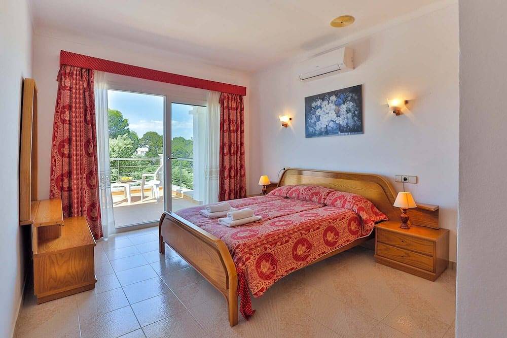 Villa Egos 89 para 10 personas, primera línea de mar con acceso directo al mar. in Cala Egos, Santanyí