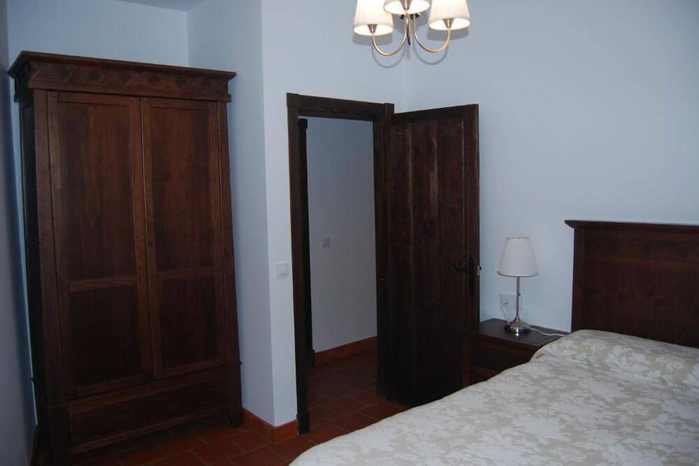 Entire apartment, Bodeguetas 1 bedroom in Constantina, Sierra Morena