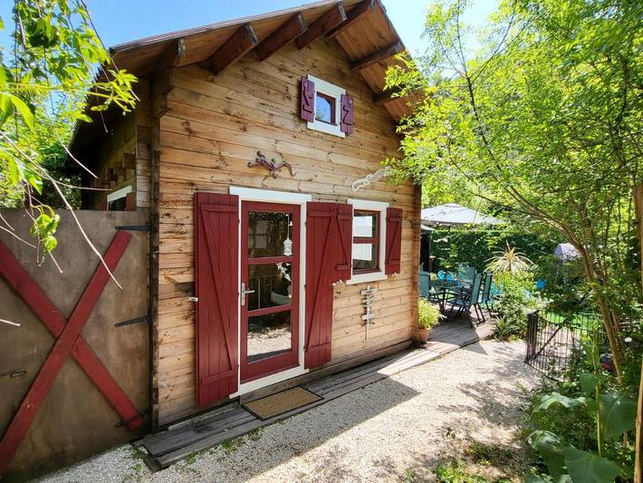 Maison de campagne pour 5 personnes, avec vue et sauna ainsi que piscine et jardin, animaux acceptés à Saint-Jean-du-Pin