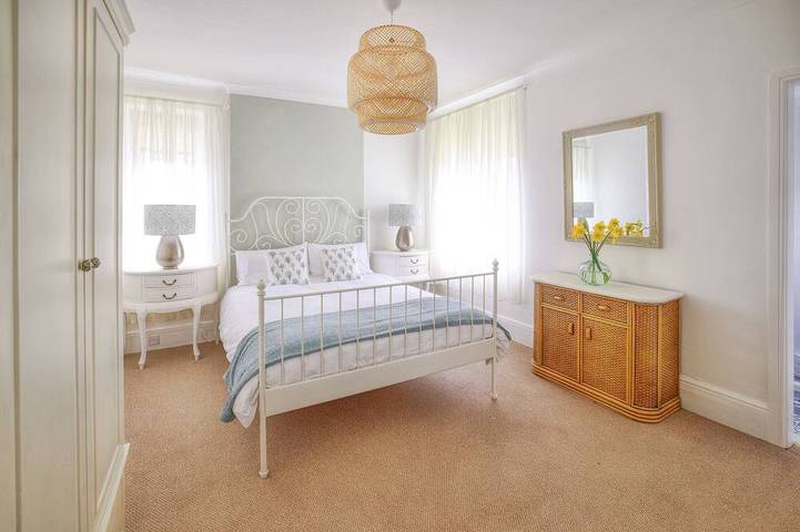 Appartement entier, Detached 2 story recently renovated property in the town centre in Merseyside