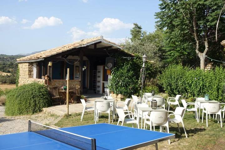 Hôtel pour 5 personnes, avec jardin ainsi que vue et balcon à Bierge - 3