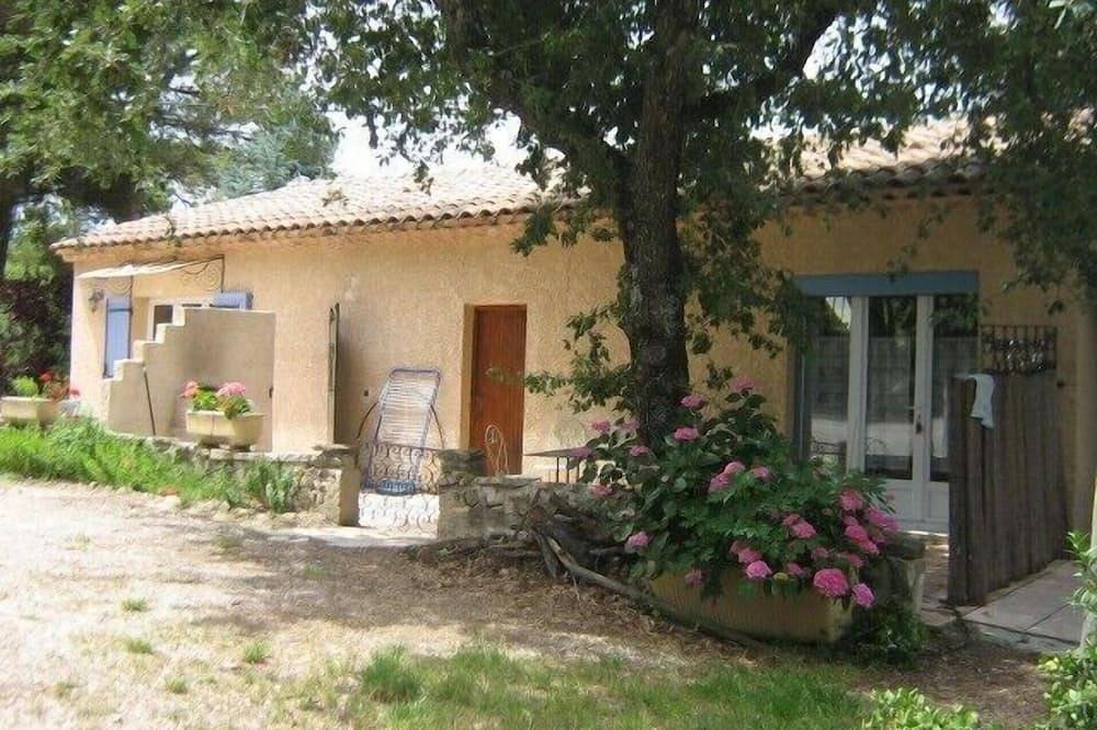 Appartement entier, Gîte confortable au cœur du luberon calme, en campagne  idéal en famille . in Bonnieux, Parc naturel régional du Luberon