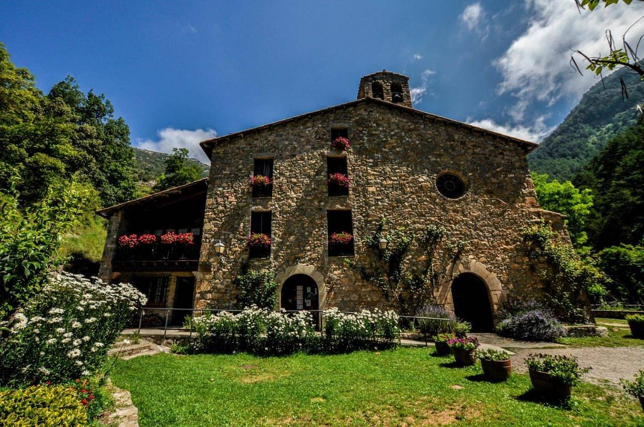 Hostal Santuari de Paller in Bagá, Pirineo Catalan