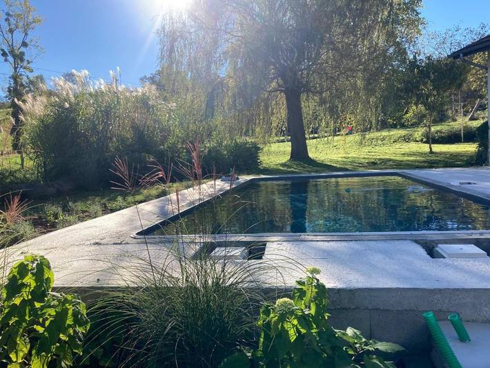 Location de vacances pour 8 personnes, avec Terrasse et Jardin ainsi que Bassin pour enfant et Piscine à Barcus