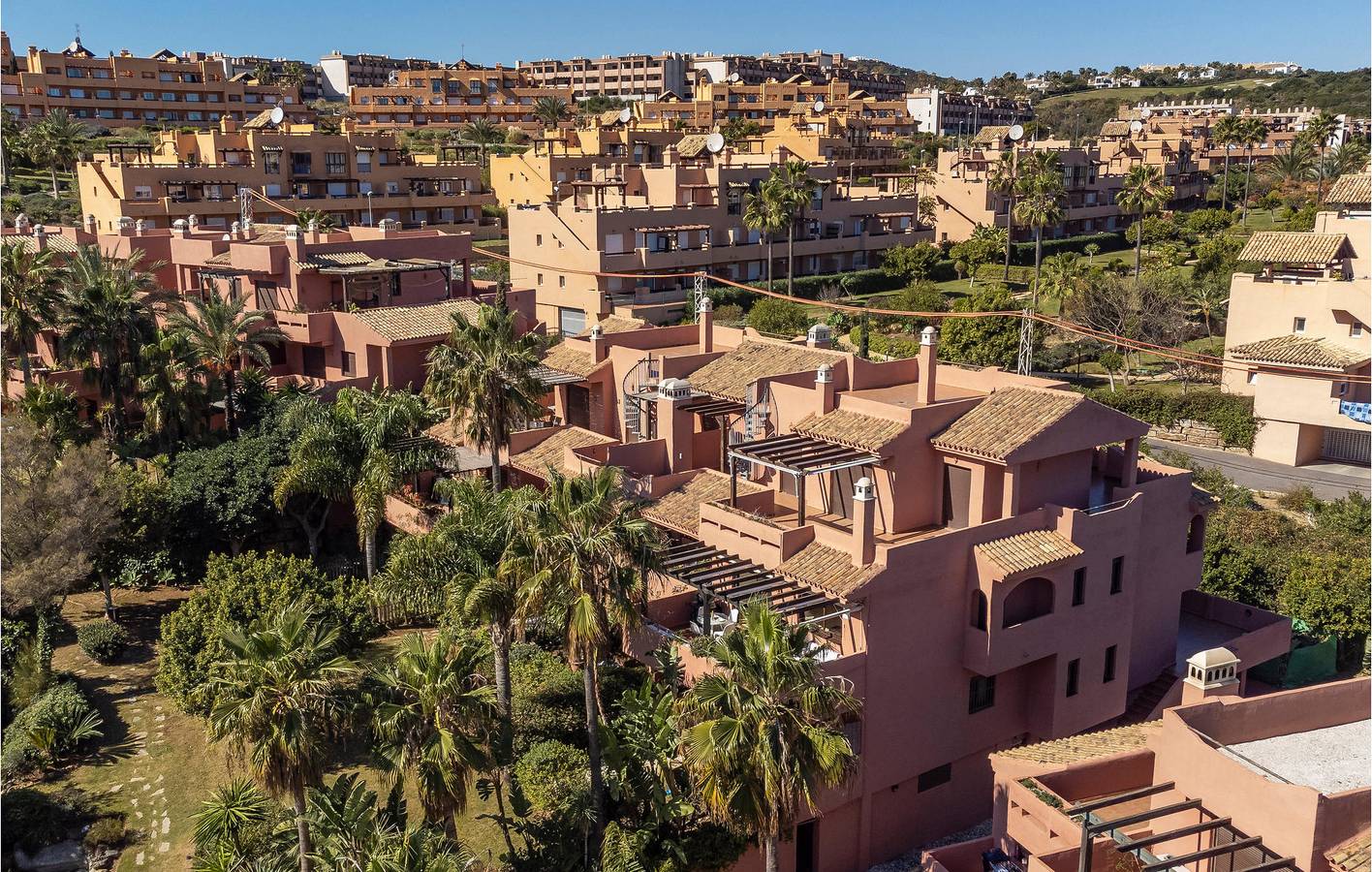 Ganze Ferienwohnung, Appartement mit Meerblick, AC, Parkplatz, Pool und Terrasse in Casares del Sol, Casares