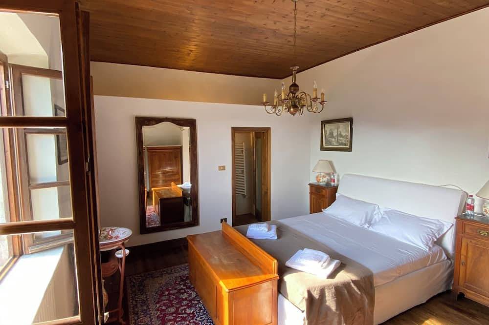 Palazzo K - B&B in country home with pool (room Valentina) in Savona, Province de Savona