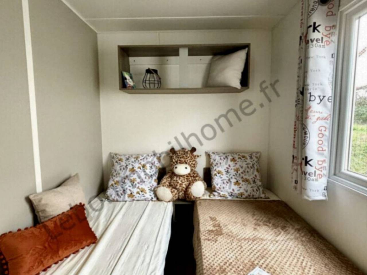 Casa móvil espaciosa con terraza para 6 personas in Tournon-sur-Rhône, Tournon-sur-Rhône región