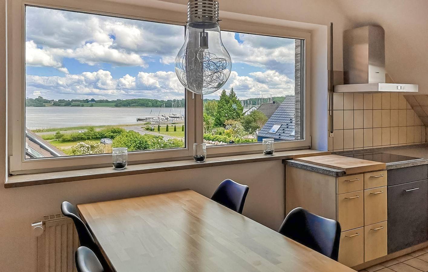 Ganze Ferienwohnung, Apartment mit Meerblick, Terrasse und Parkplatz, 700m zum Strand in Schlei, Boren