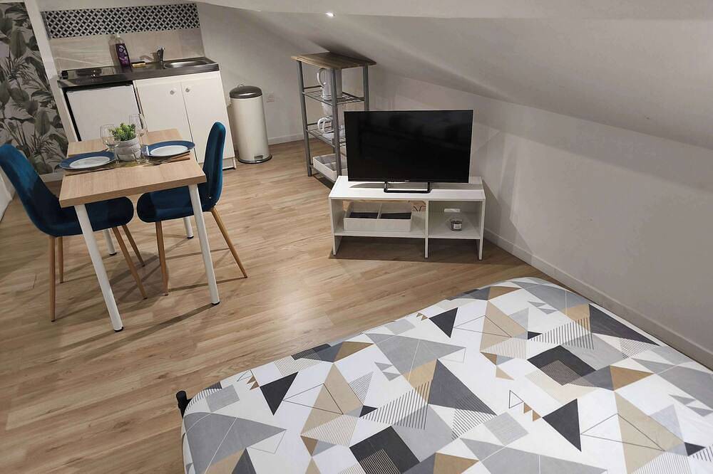 Ganze Wohnung, Chic Studio with Parking in Charleville-Mézières in Charleville-Mézières, Ardennen
