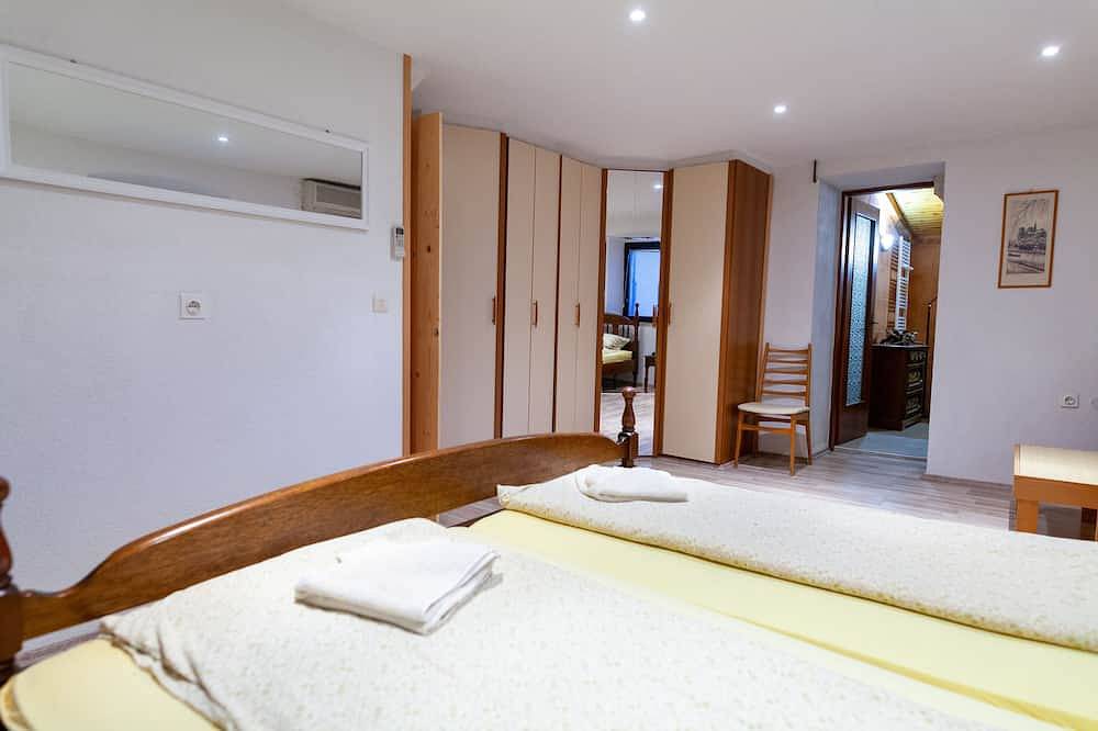 Beautiful istrian villa for 8 people with swimming pool in Rovinjsko Selo, Rovinj region