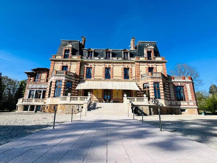 Location de vacances pour 2 personnes, avec vue et jardin à Chaumes-en-Brie