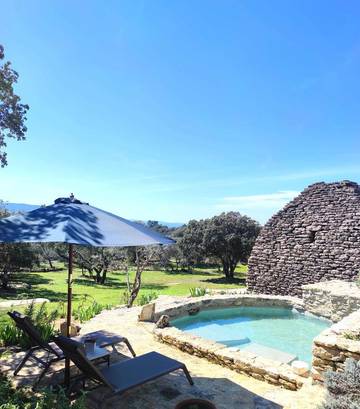 Maison d’hôte pour 3 personnes, avec vue ainsi que jardin et piscine à Gordes