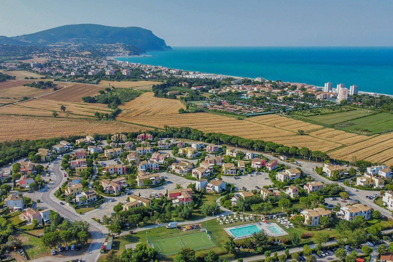Apartamento entero, Relax, Balcony & Pool Retreat in Numana, Riviera del Conero