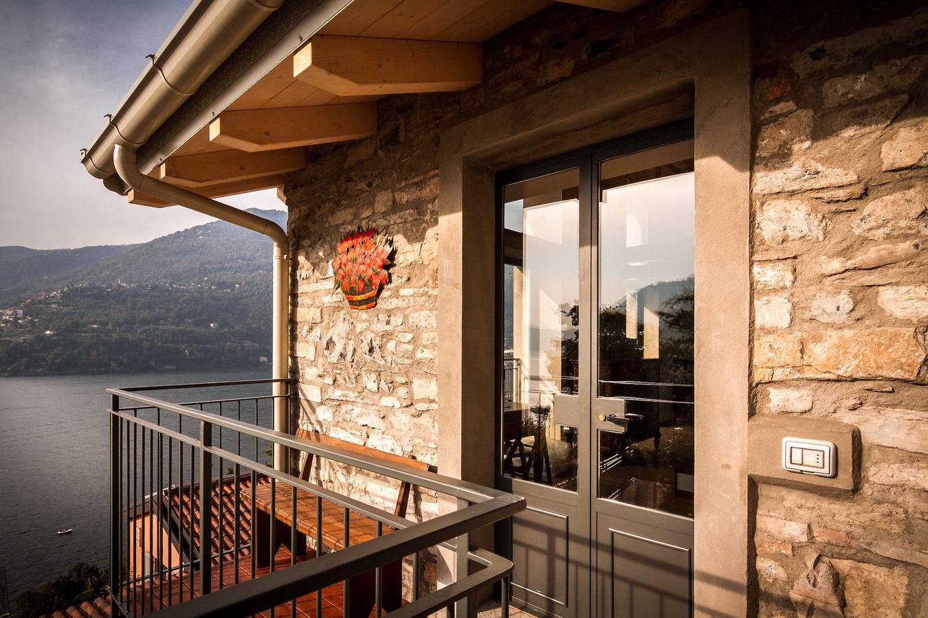 Ganze Wohnung, Apartment 'Loft und Veranda am Comer See' mit Seeblick, Wlan und Klimaanlage in Mezzovico (Blevio), Blevio