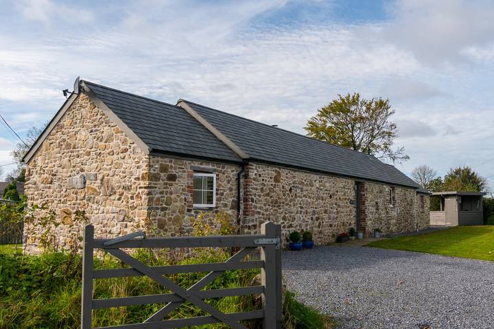 Cottage for 4 people, with Hot tub and Terrace as well as Garden in South-Wales
