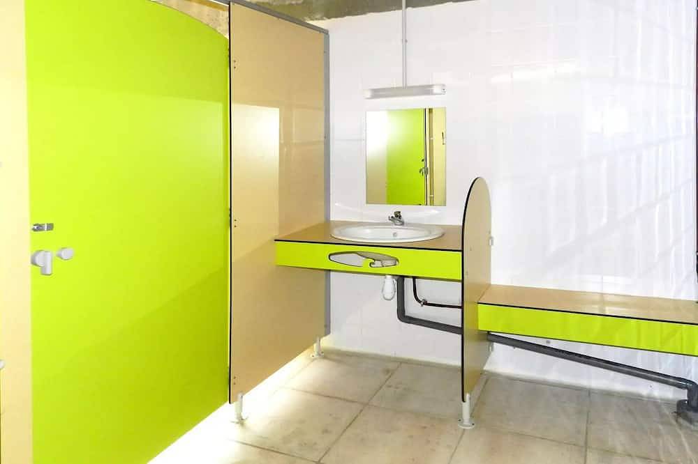 Chalet Zénitude - 21m² - 2 chambres - sans sanitaires 5 personnes in Chauzon, Ardèche