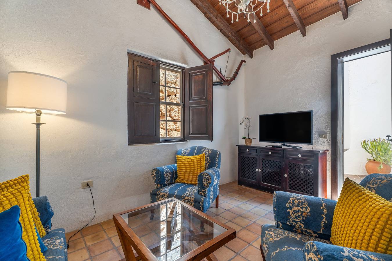 Casa Rural La Tunera. Historic Canarian Home (1797), Sea & Mountain Views, Pool, Wi-Fi in Villa de Arico, Arico