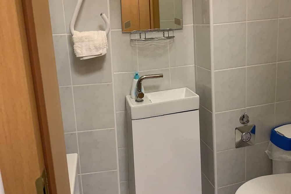 Ganze Wohnung, Kőnig Apartman Iii. /Liza Apartman/Hévíz.300 Méterre A Hévízi Termál Tótól! in Heviz, Keszthely und Umgebung