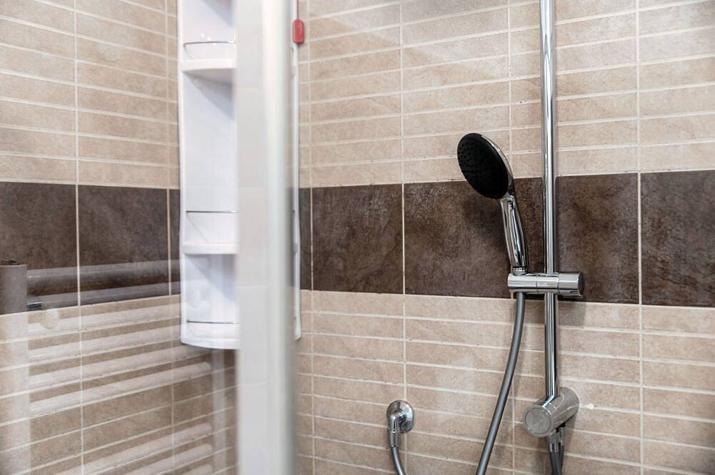 Ganze Wohnung, <strong>Zwei-Zimmer-Wohnung mit Garten in Abbadia Lariana </strong> Lario10 liegt im Herzen von Abbadia Lariana und ist nur wenige Schritte von den zauberhaften Ufern des Comer Sees entfernt. Die helle und fein einge in Abbadia Lariana, Abbadia Lariana Kommune