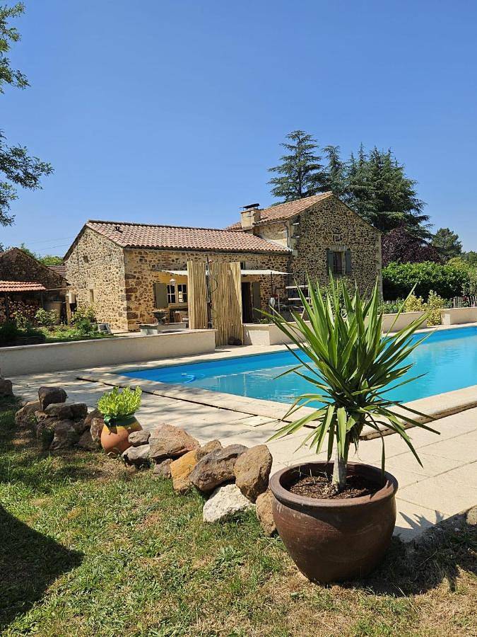 Chambre d’hôte pour 2 personnes, avec Terrasse et Jardin ainsi que Piscine et Vue