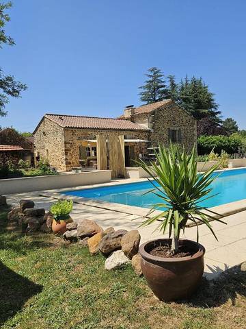 Cottage pour 4 personnes, avec jardin ainsi que piscine et vue, animaux acceptés à Mazeyrolles