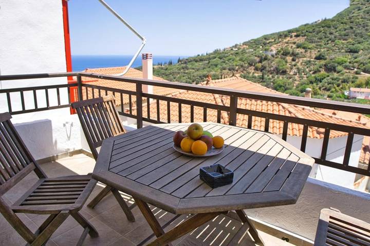 Gîte pour 2 personnes, avec vue et terrasse dans Velanidia - 3