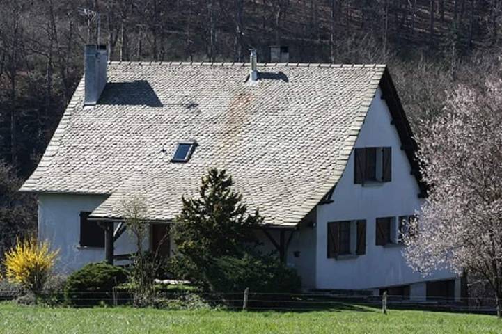 Gîte pour 12 personnes, avec jardin ainsi que balcon et jacuzzi à Salmiech