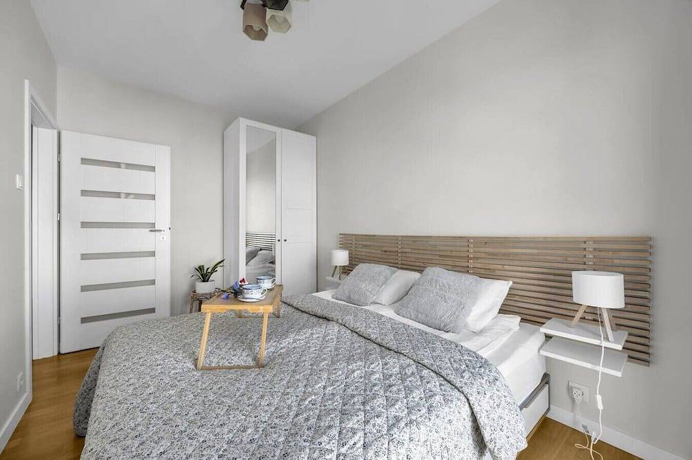 Entire apartment, Praga Apt - 57m2, Parking, Balcony - by Rentujemy in Warsaw, Masovia