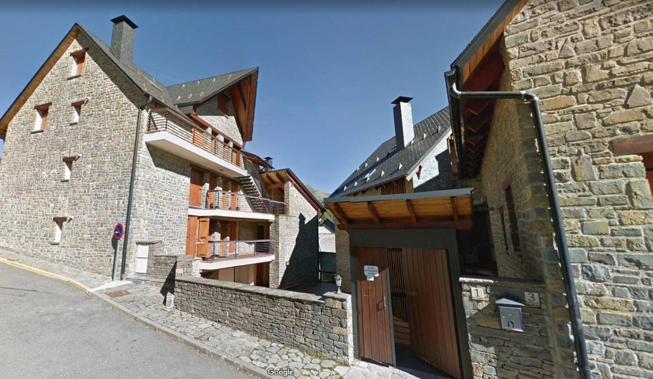 Apartamento entero, Three-Bedroom Apartment in Tramacastilla de Tena, Pirineo Aragonés