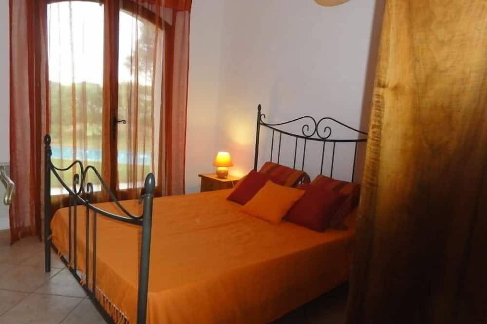 Peaceful Villa Under The Pins, Swimming Pool enclosed grounds 5500m2 in Vidauban, Draguignan region