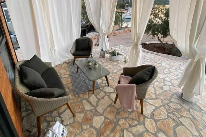 Camping für 6 Personen, mit Balkon und Pool sowie Garten, mit Haustier auf Murter