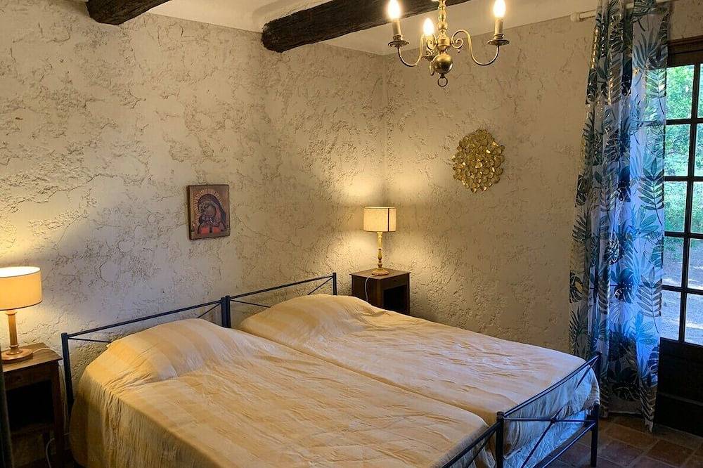 Villa avec une grande piscine dans le désert ~ Près de la mer in Puget-sur-Argens, Côte méditerranéenne (France)