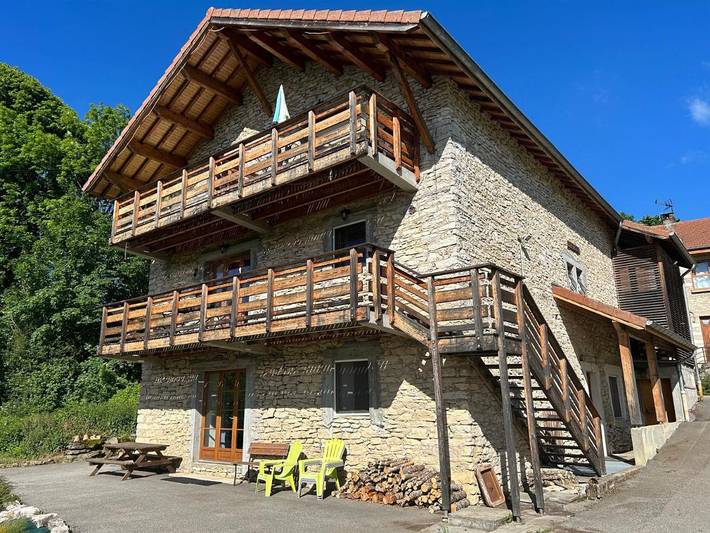 Location de vacances pour 8 personnes, avec Terrasse ainsi que Jardin et Vue à Saint-Martin-en-Vercors