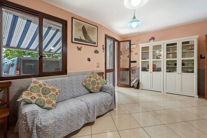 Villa 'Il Melarancio Del Salento' met Privéterras en Airconditioning in Torchiarolo, Salento