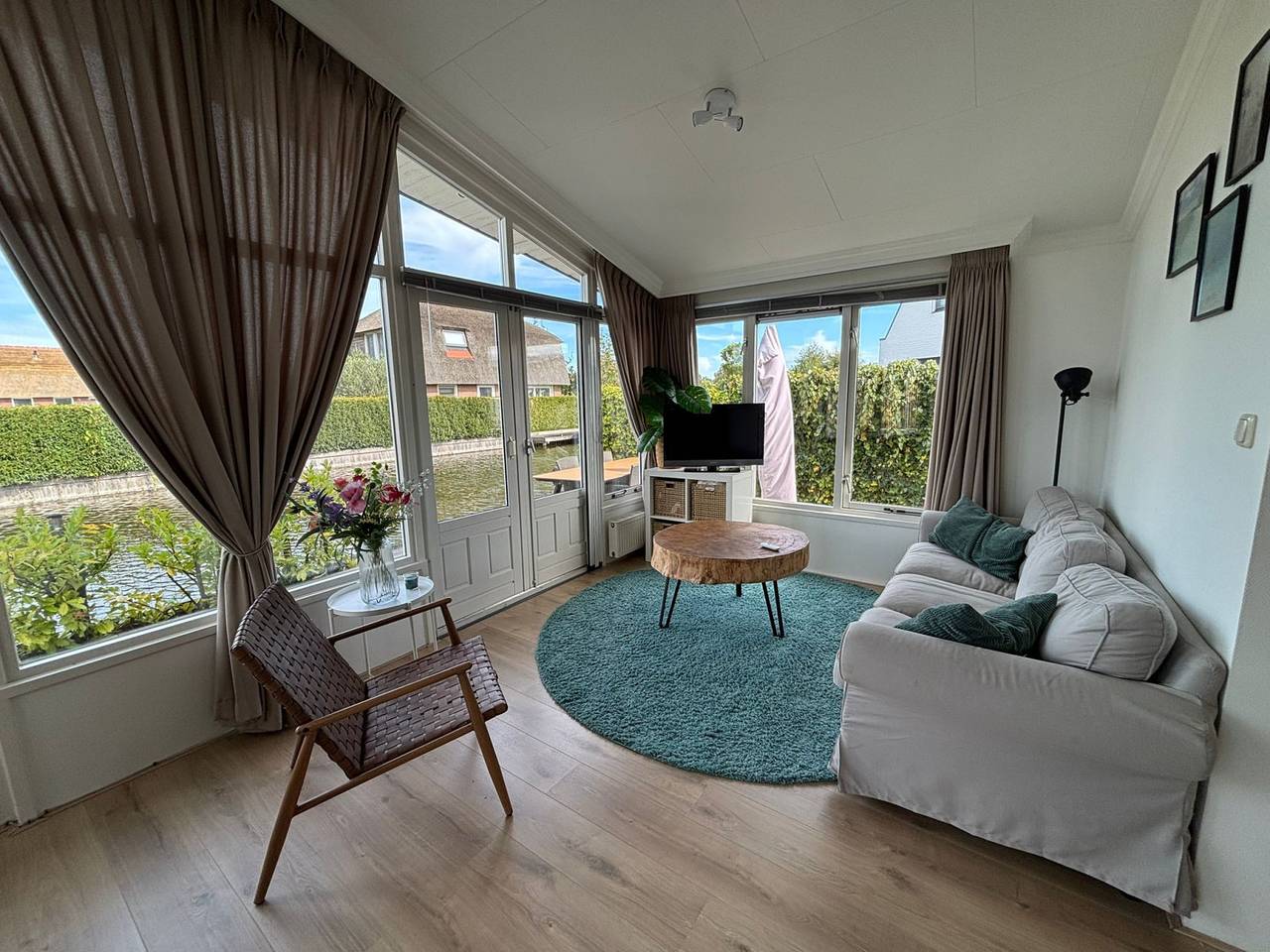 Sfeervolle 4-persoons watervilla met terras aan de Loosdrechtse Plassen in Breukelen in Breukelen, Groene Hart