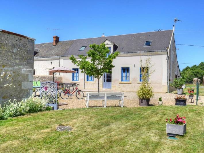 Location de vacances pour 7 personnes, avec terrasse et jardin à Sennevières