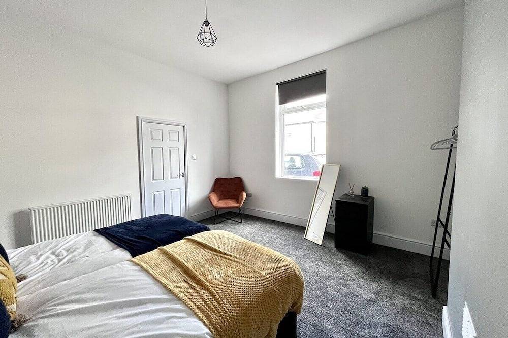 Devonshire- 2 Bdrm House Contractor Accommodation in Sunderland