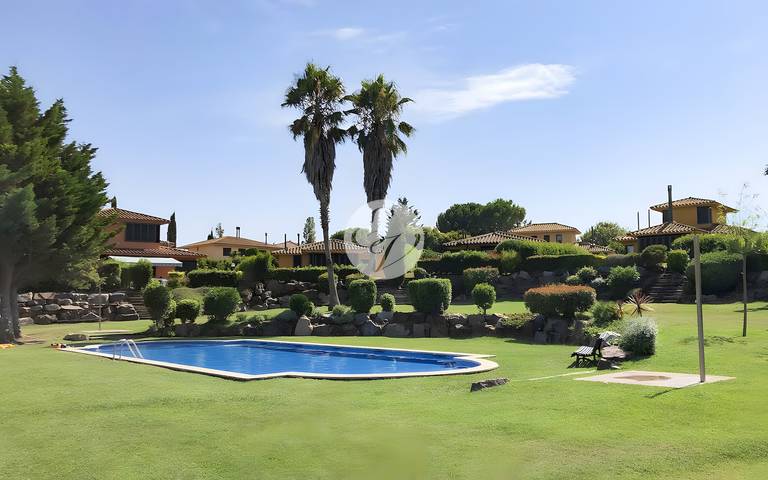 Casa rural para 6 personas, con Jardín en Garrigás
