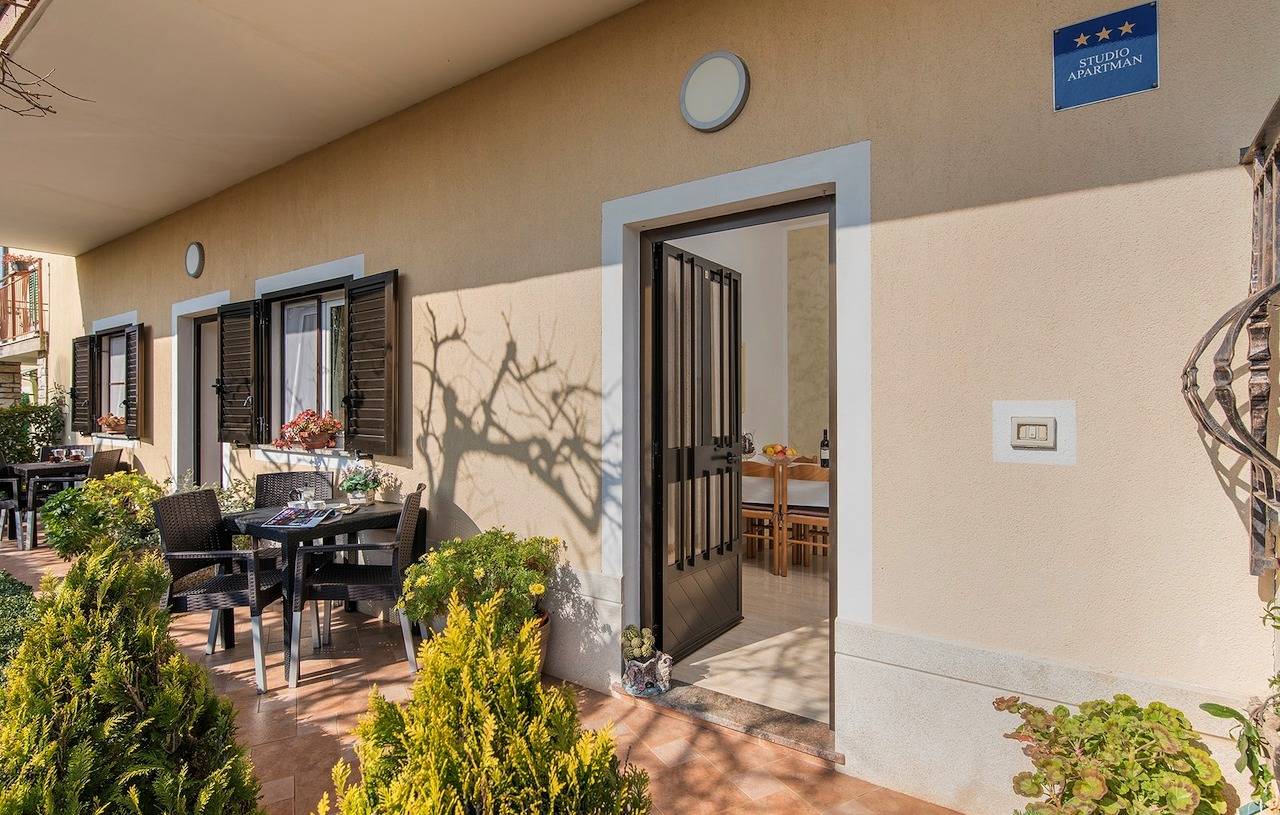 Ganze Wohnung, Erdgeschosswohnung Orzan I mit Terrasse in Strandnähe in Lovrecica, Umag und Umgebung