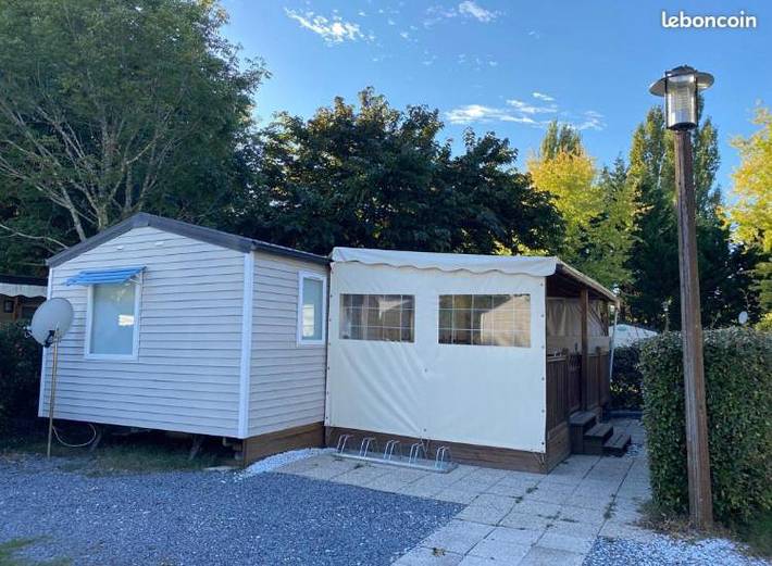 Camping pour 8 personnes, avec piscine et jacuzzi ainsi que bassin pour enfant et jardin, adapté aux familles