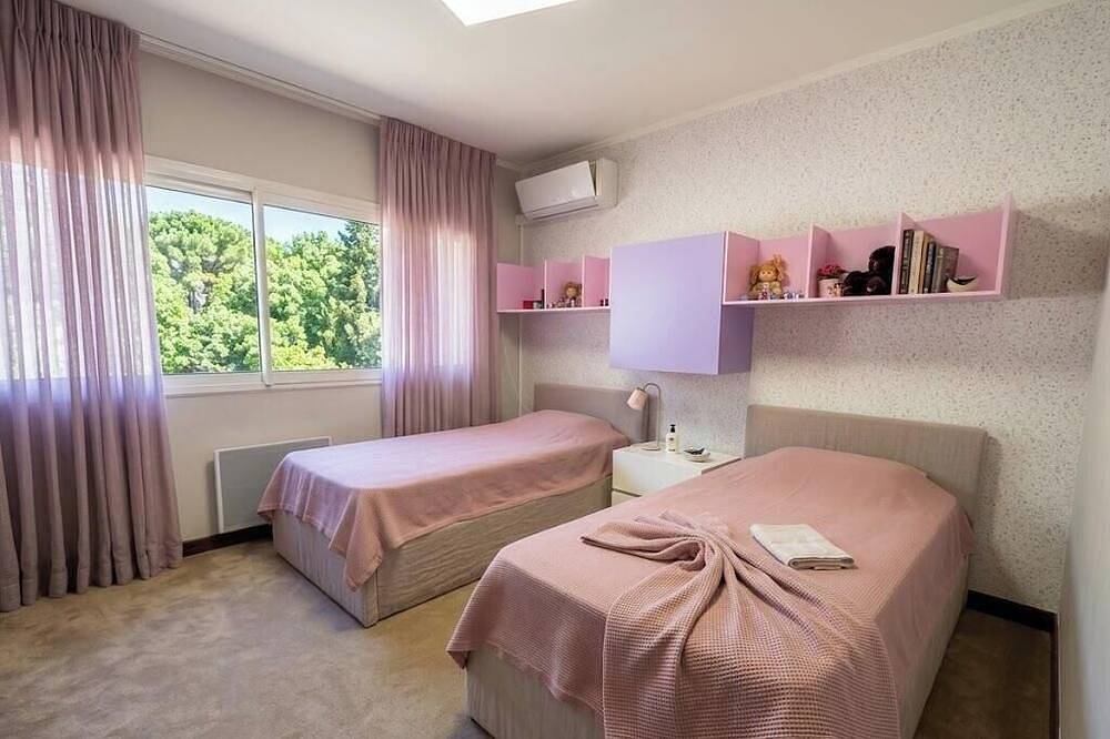 Villa Mont-Blanc & 6 bedrooms & views of the Alps and lake in Divonne-les-Bains, Gex