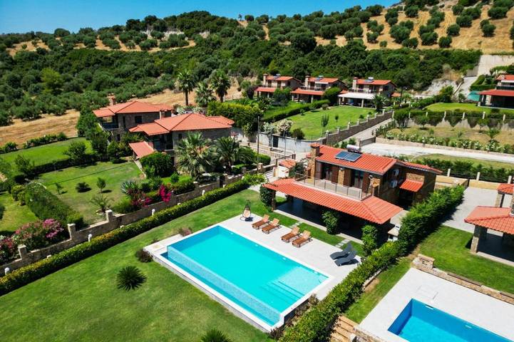 Villa für 10 Personen, mit Pool und Ausblick sowie Garten, kinderfreundlich - 1