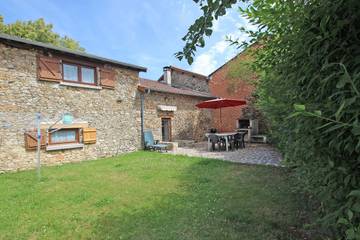 Gîte pour 7 personnes, avec terrasse et jardin, animaux acceptés à Bosmie-l'Aiguille