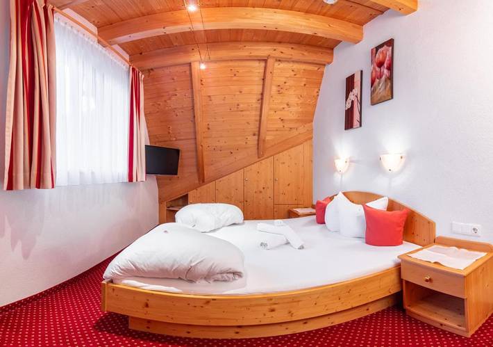 BnB für 8 Personen, mit Ausblick und Garten sowie Sauna im Stubaital - 3