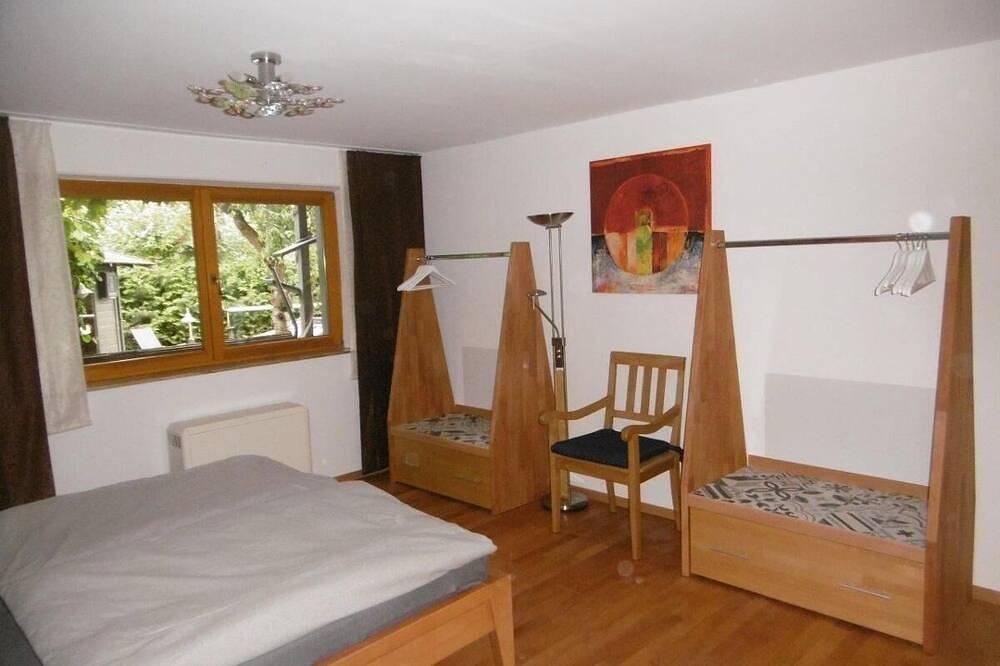 Ganze Wohnung, Ferienwohnung (75qm) mit Außenpool in Tauberbischofsheim, Stuttgart Region