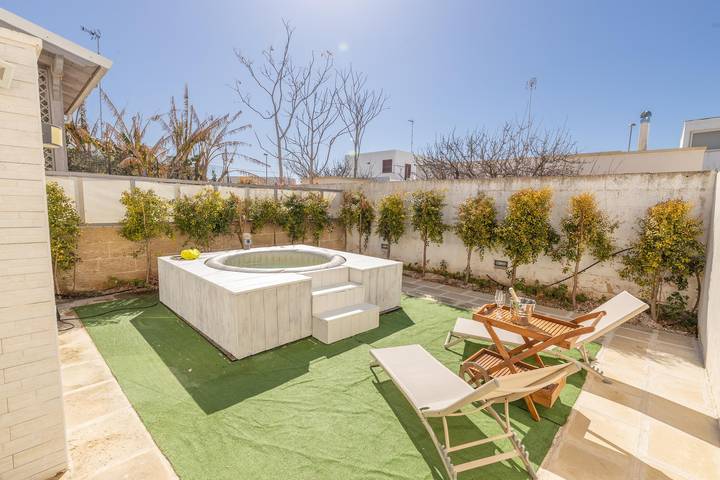 Villa für 6 Personen, mit Balkon/Terrasse und Whirlpool in Apulien - 4