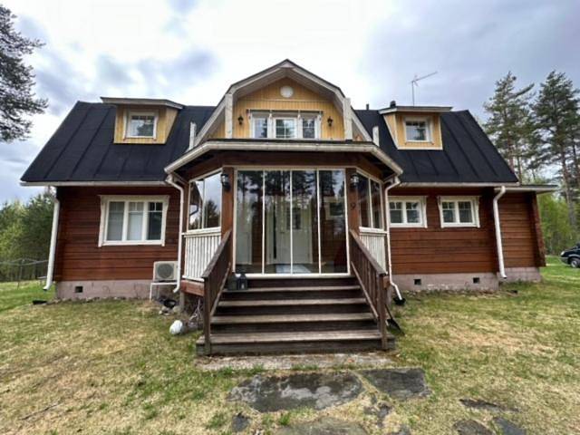Ferienhaus für 8 Personen, mit Balkon und Terrasse sowie Garten und Sauna in Polvijärvi
