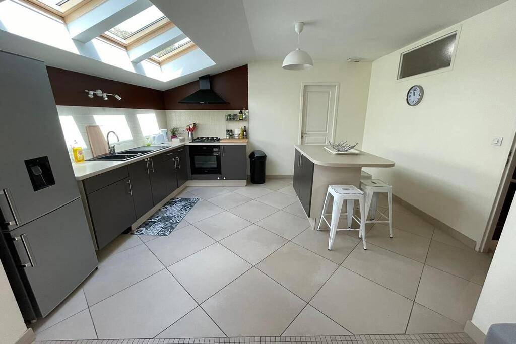 Appartement entier, Superbe appartement avec 2 Chambres - 9 Personnes - Parking Privé in Tain-l'Hermitage, Région de Valence