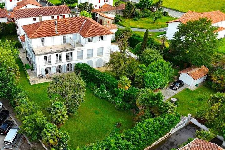 Ferienhaus für 18 Personen, mit Balkon und Garten - 1