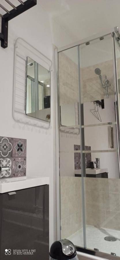 Hôtel pour 4 personnes, avec terrasse, animaux acceptés à Loyettes - 4